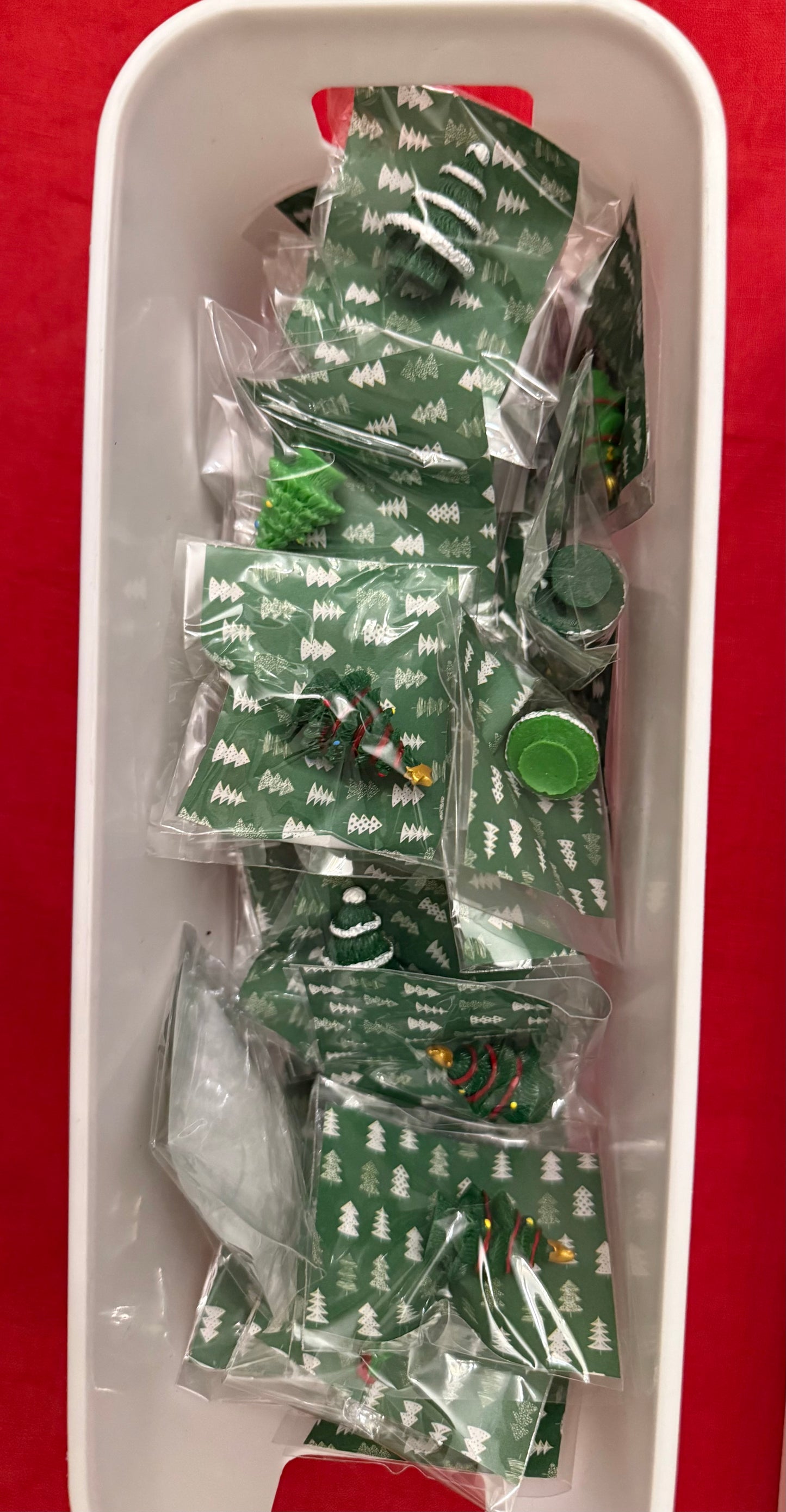 * SALE * Christmas Pop-up Shop - mini festive treats, interior’s & gifts for Sindy Dioramas