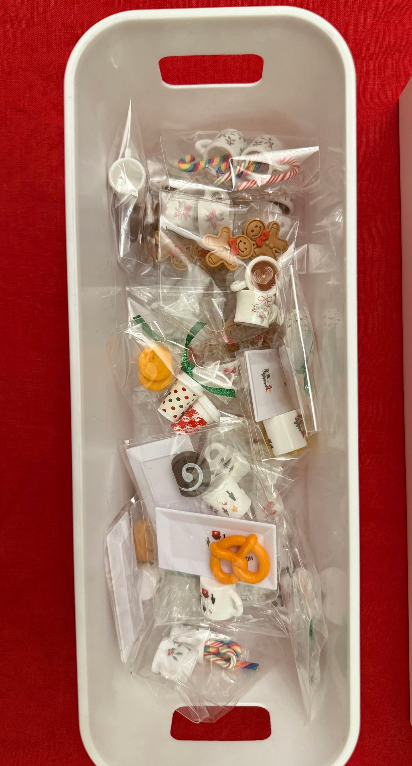 * SALE * Christmas Pop-up Shop - mini festive treats, interior’s & gifts for Sindy Dioramas